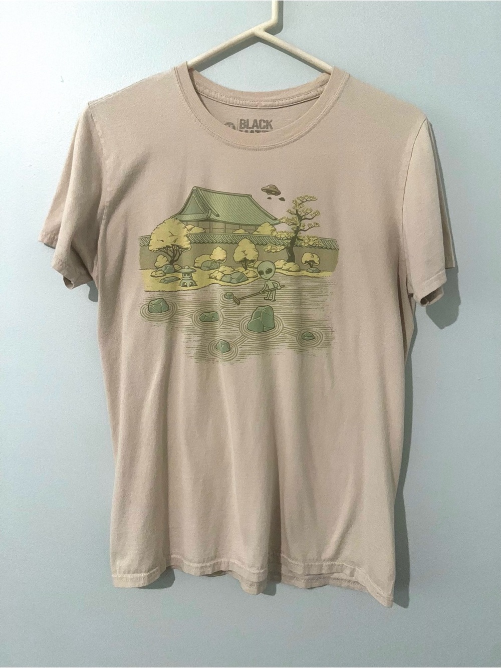 Black Matter Beige Green & Yellow Alien Zen Garden Graphic Tee Size Medium